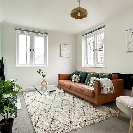 Luxury 2 Bedroom City Centre Apartment - Secure Parking - Amazing Location! Canterbury Esterno foto