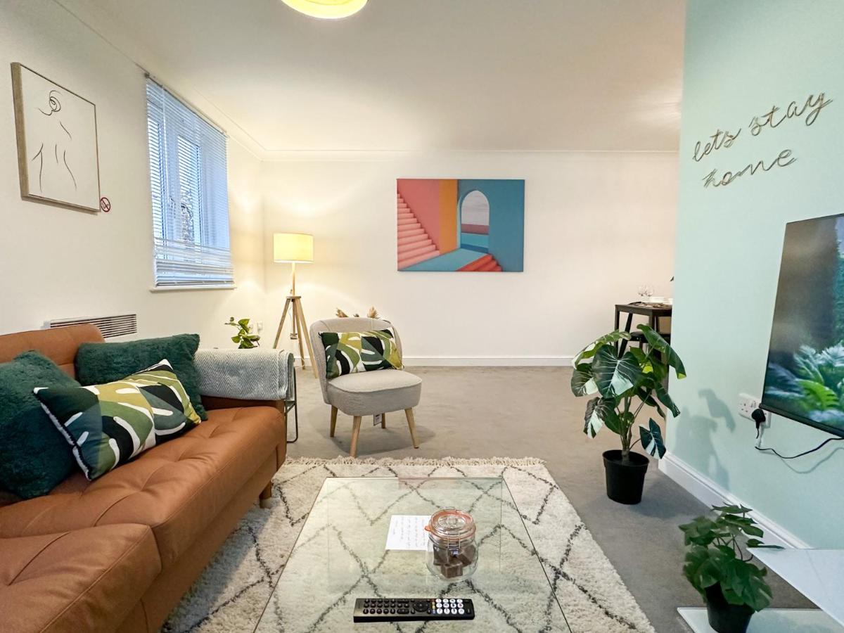 Luxury 2 Bedroom City Centre Apartment - Secure Parking - Amazing Location! Canterbury Esterno foto