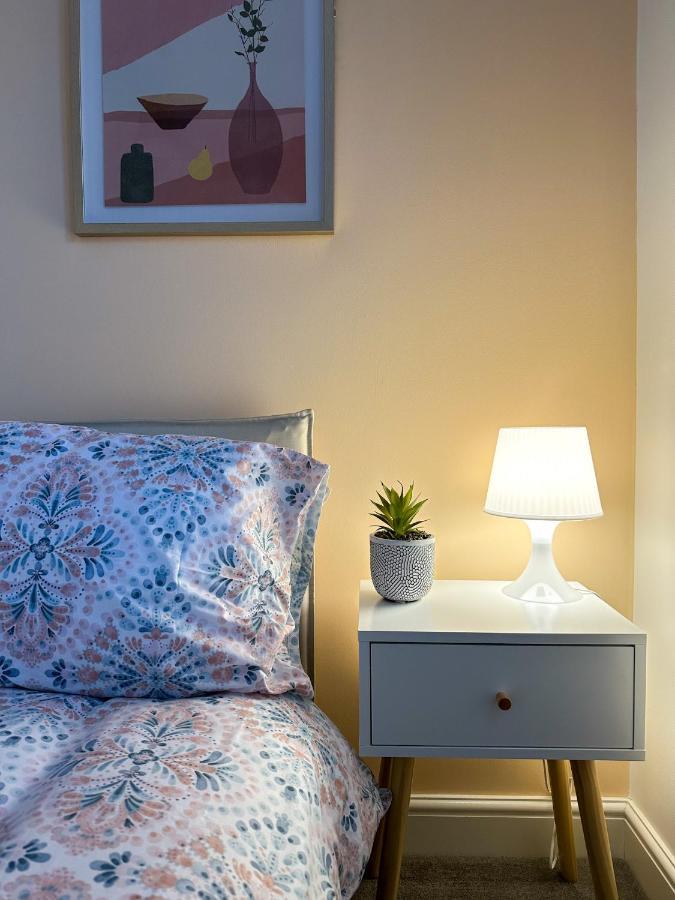 Luxury 2 Bedroom City Centre Apartment - Secure Parking - Amazing Location! Canterbury Esterno foto