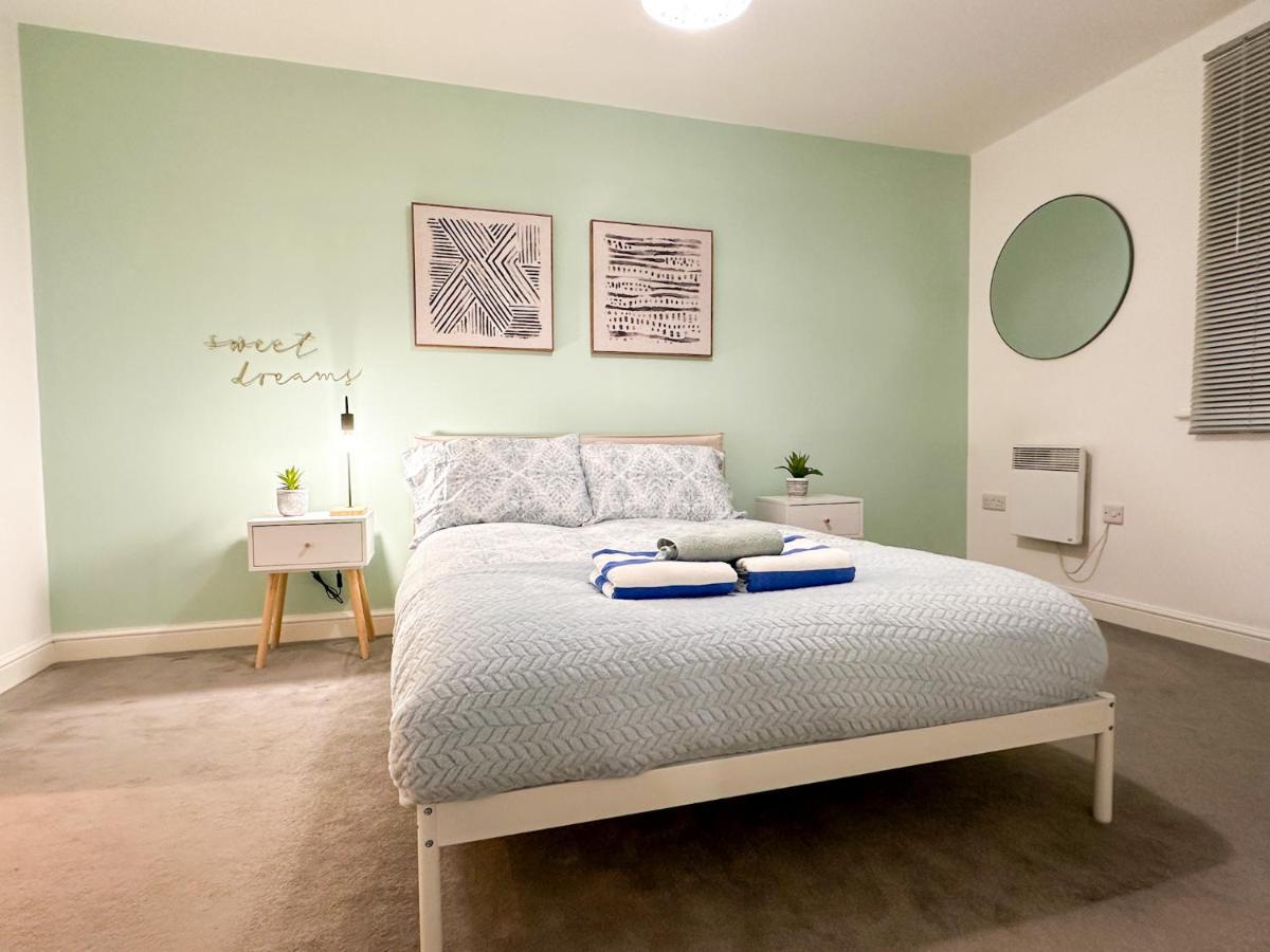 Luxury 2 Bedroom City Centre Apartment - Secure Parking - Amazing Location! Canterbury Esterno foto
