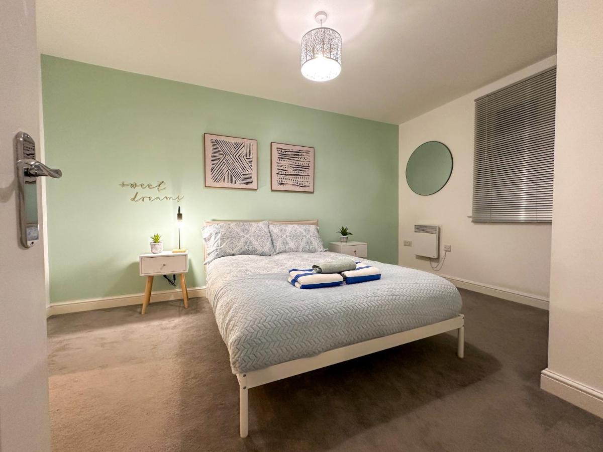 Luxury 2 Bedroom City Centre Apartment - Secure Parking - Amazing Location! Canterbury Esterno foto