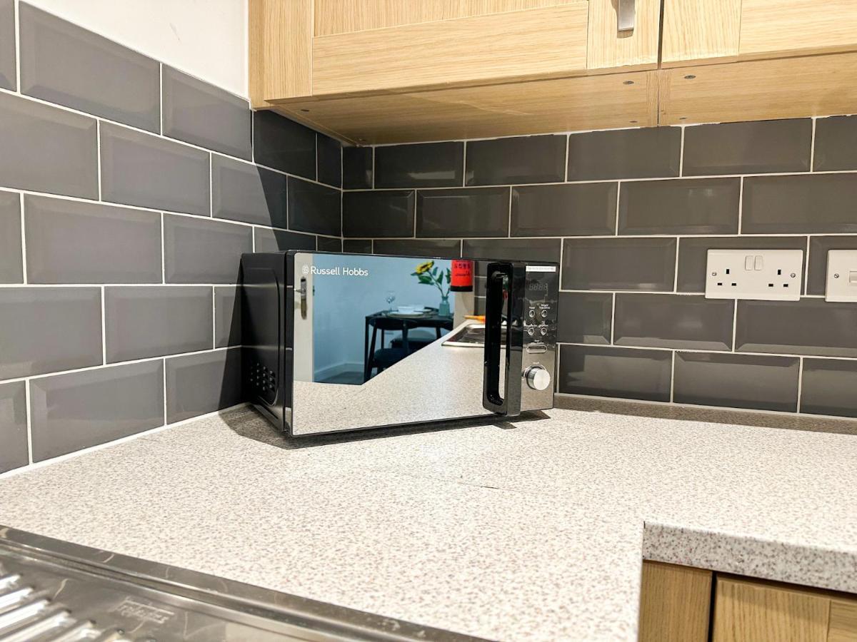 Luxury 2 Bedroom City Centre Apartment - Secure Parking - Amazing Location! Canterbury Esterno foto