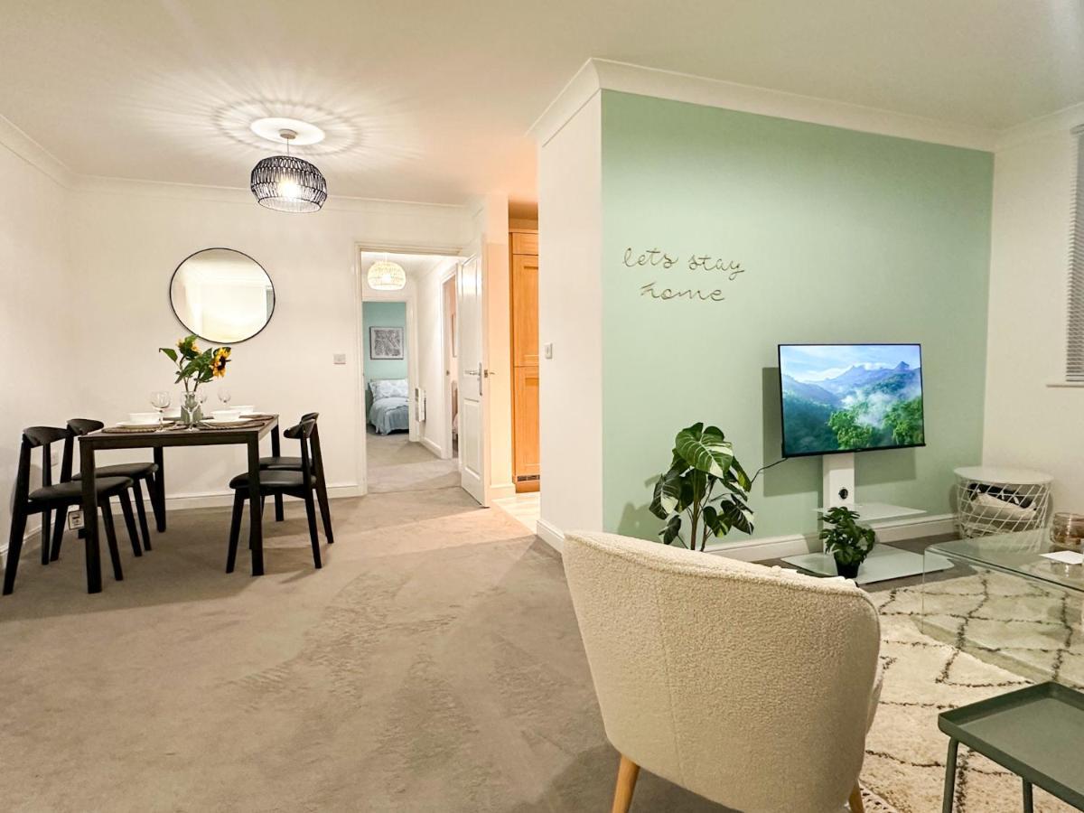 Luxury 2 Bedroom City Centre Apartment - Secure Parking - Amazing Location! Canterbury Esterno foto