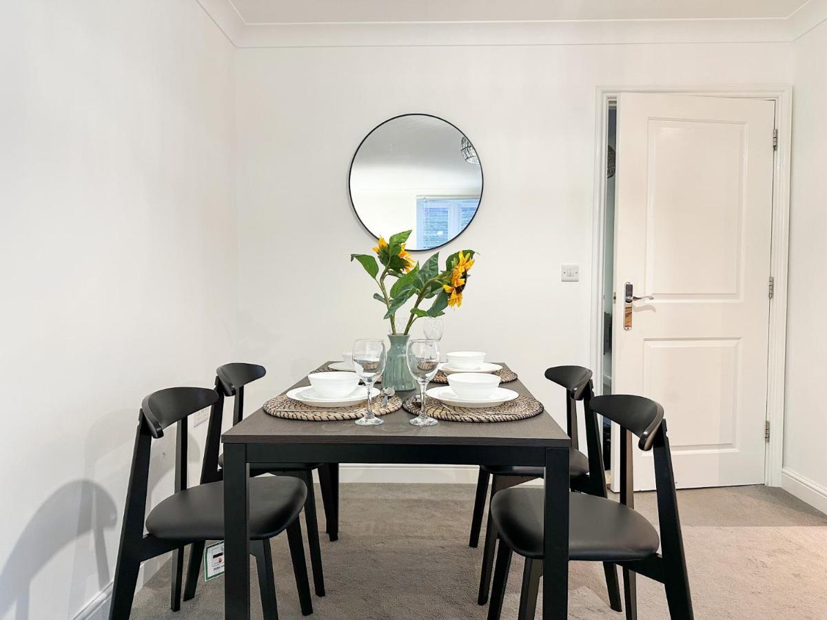 Luxury 2 Bedroom City Centre Apartment - Secure Parking - Amazing Location! Canterbury Esterno foto
