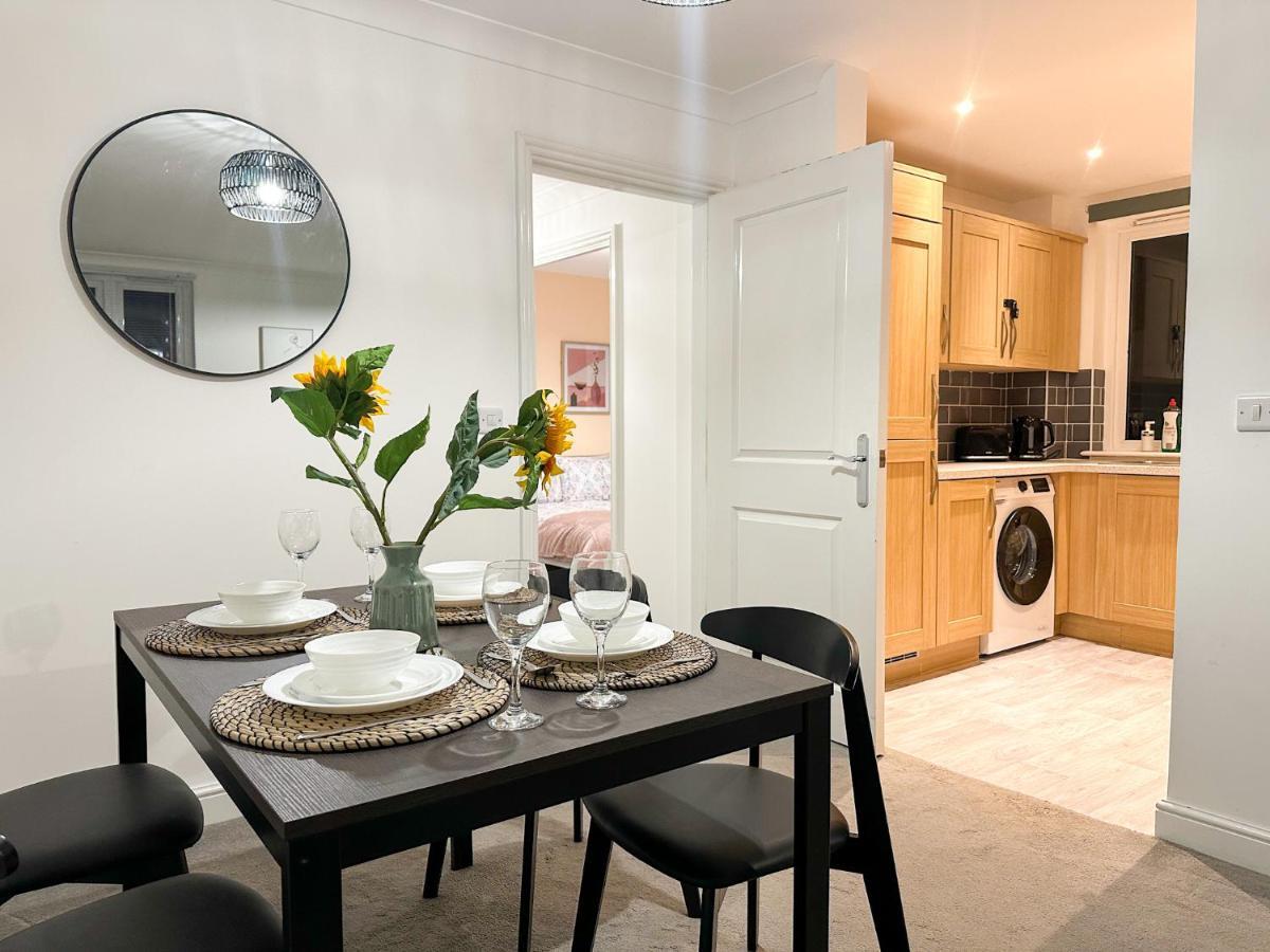 Luxury 2 Bedroom City Centre Apartment - Secure Parking - Amazing Location! Canterbury Esterno foto