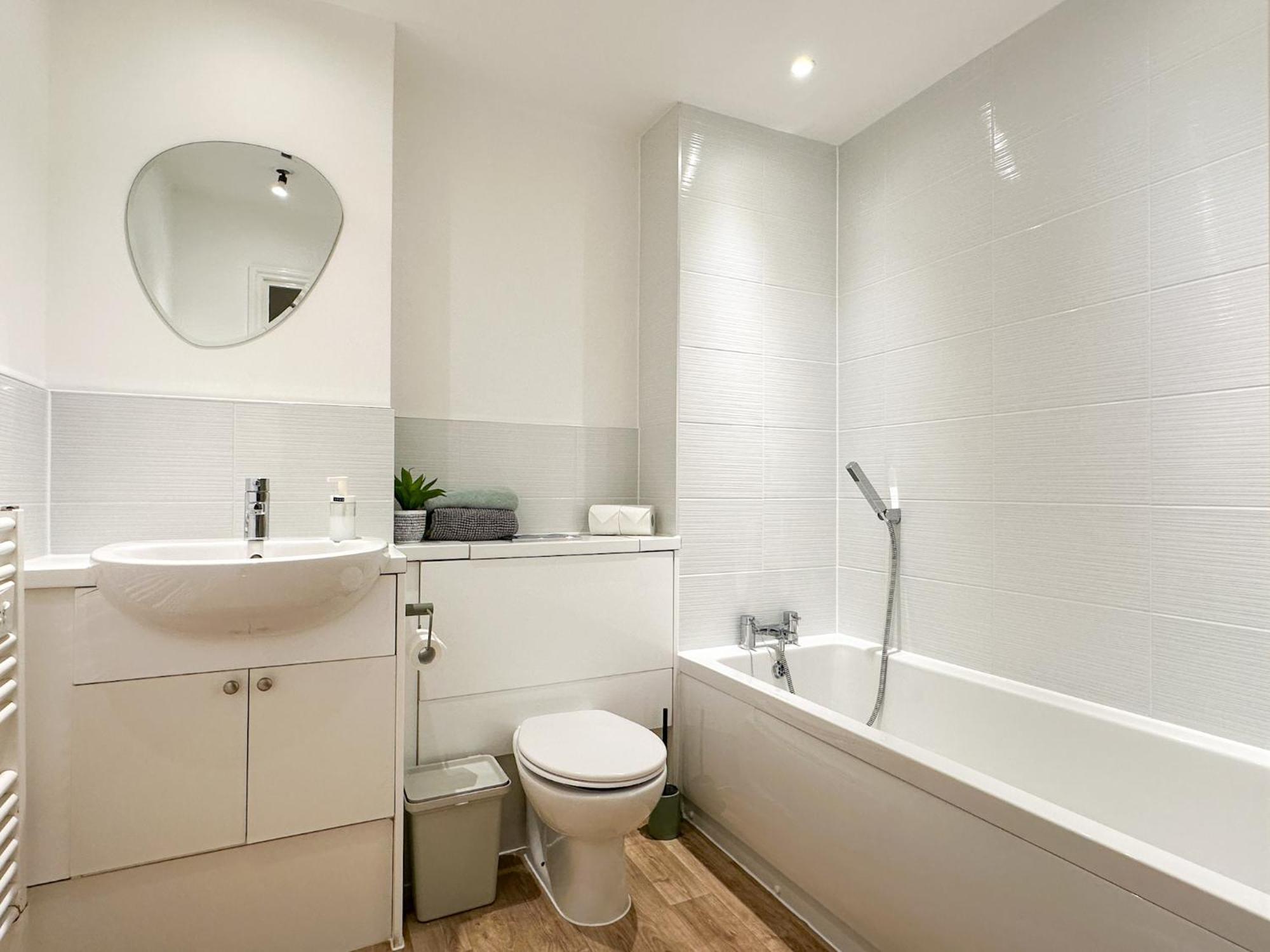 Luxury 2 Bedroom City Centre Apartment - Secure Parking - Amazing Location! Canterbury Esterno foto