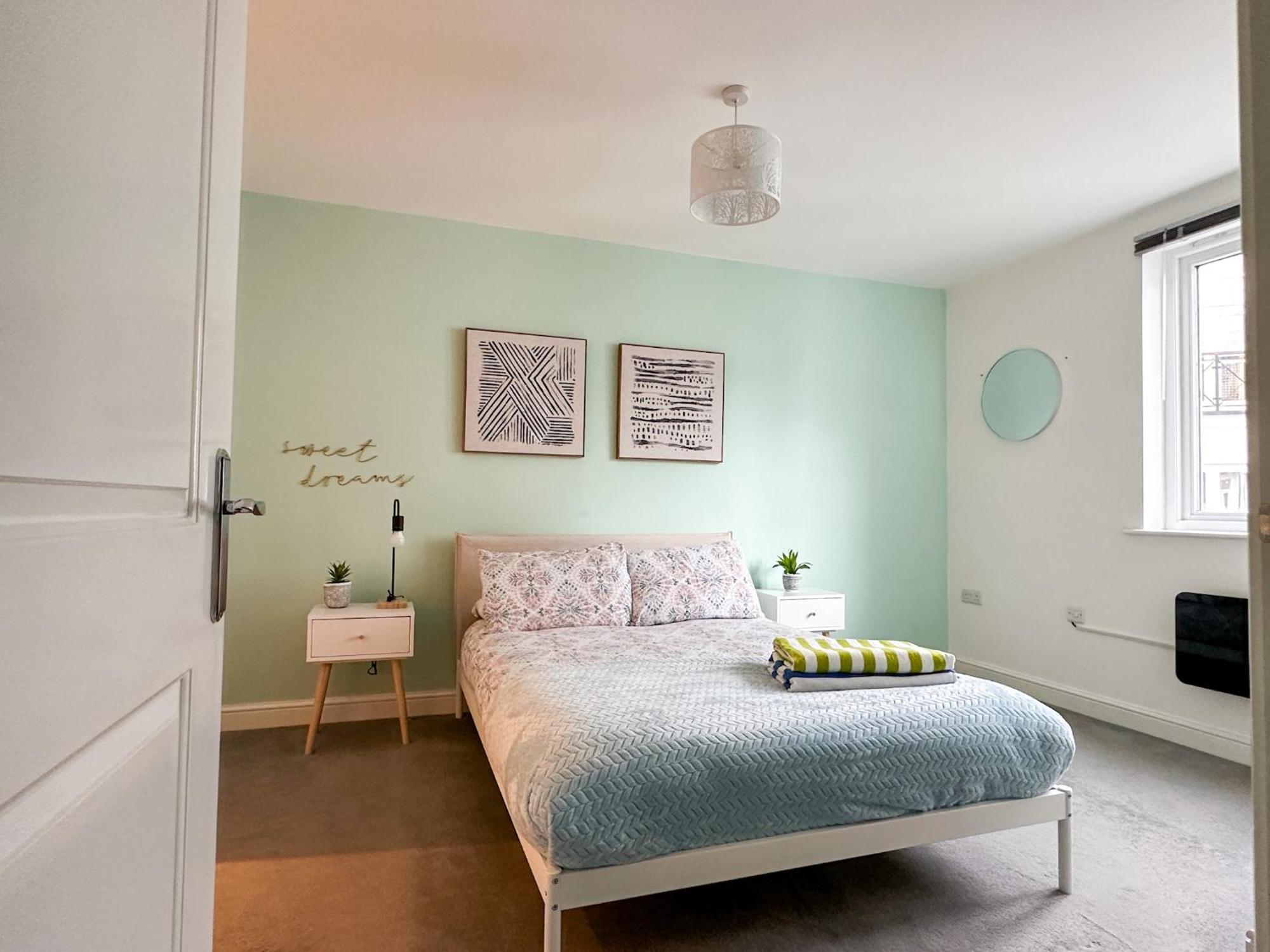 Luxury 2 Bedroom City Centre Apartment - Secure Parking - Amazing Location! Canterbury Esterno foto